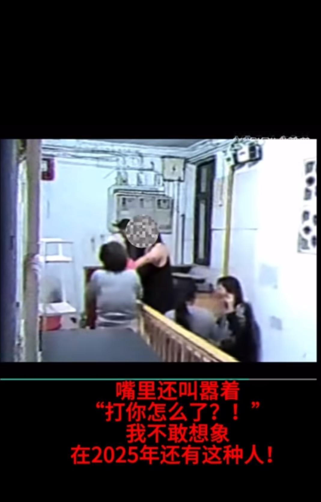 看到这条新闻时，心里特别不是滋味。上海龙吴路11弄发生了一起令人震惊的事件：一位