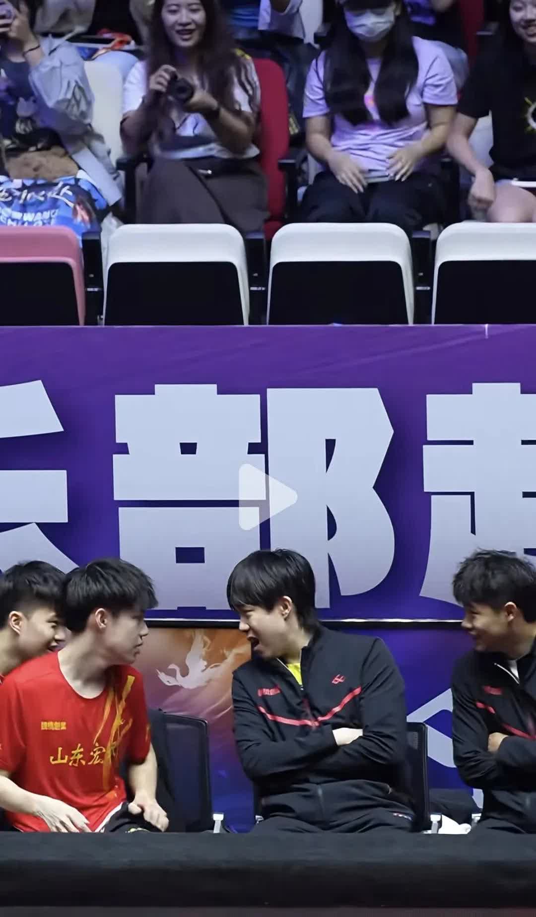 七号周启豪怎么也没想到会有这么一天吧全场震耳欲聋喊着：周启豪——满电