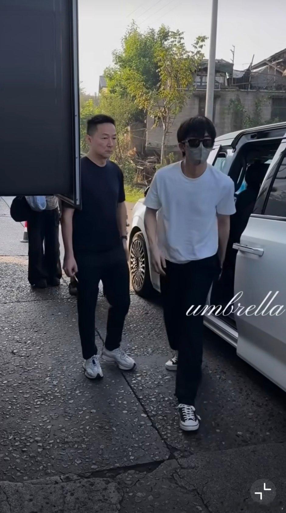 巧克力大王王星越《暴虎冯河》上班路透​​​
