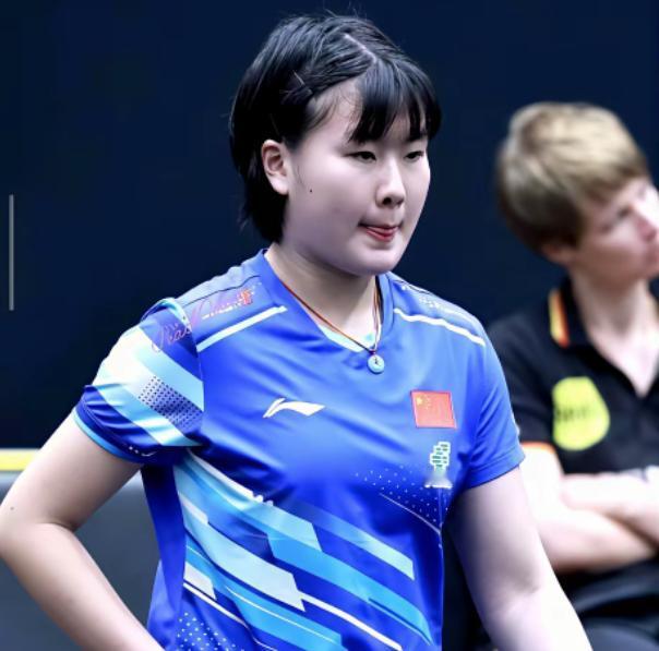 又拿冠军了！国乒15岁小将姜依依，横扫对手登顶！ 瑞典青少年大满贯U1