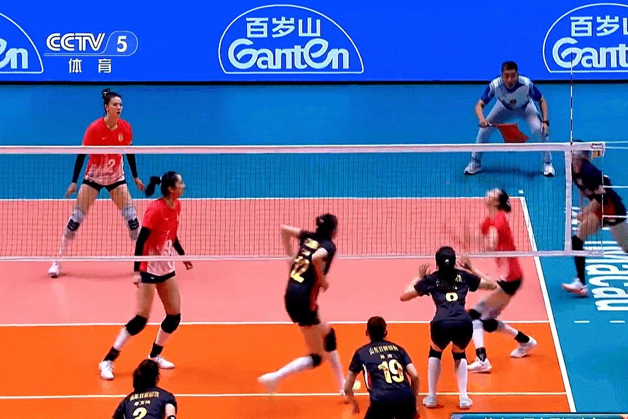 江苏女排这波梯队建设真能打！全运会夺冠后两年，核心球员个个突破：吴梦洁成长像坐火