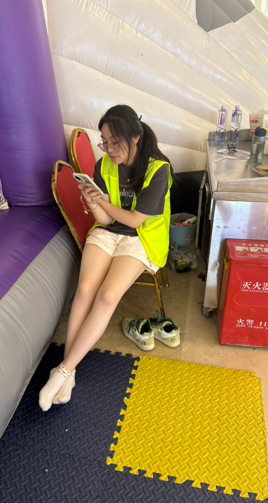 发现员工在这里玩手机怎么办？