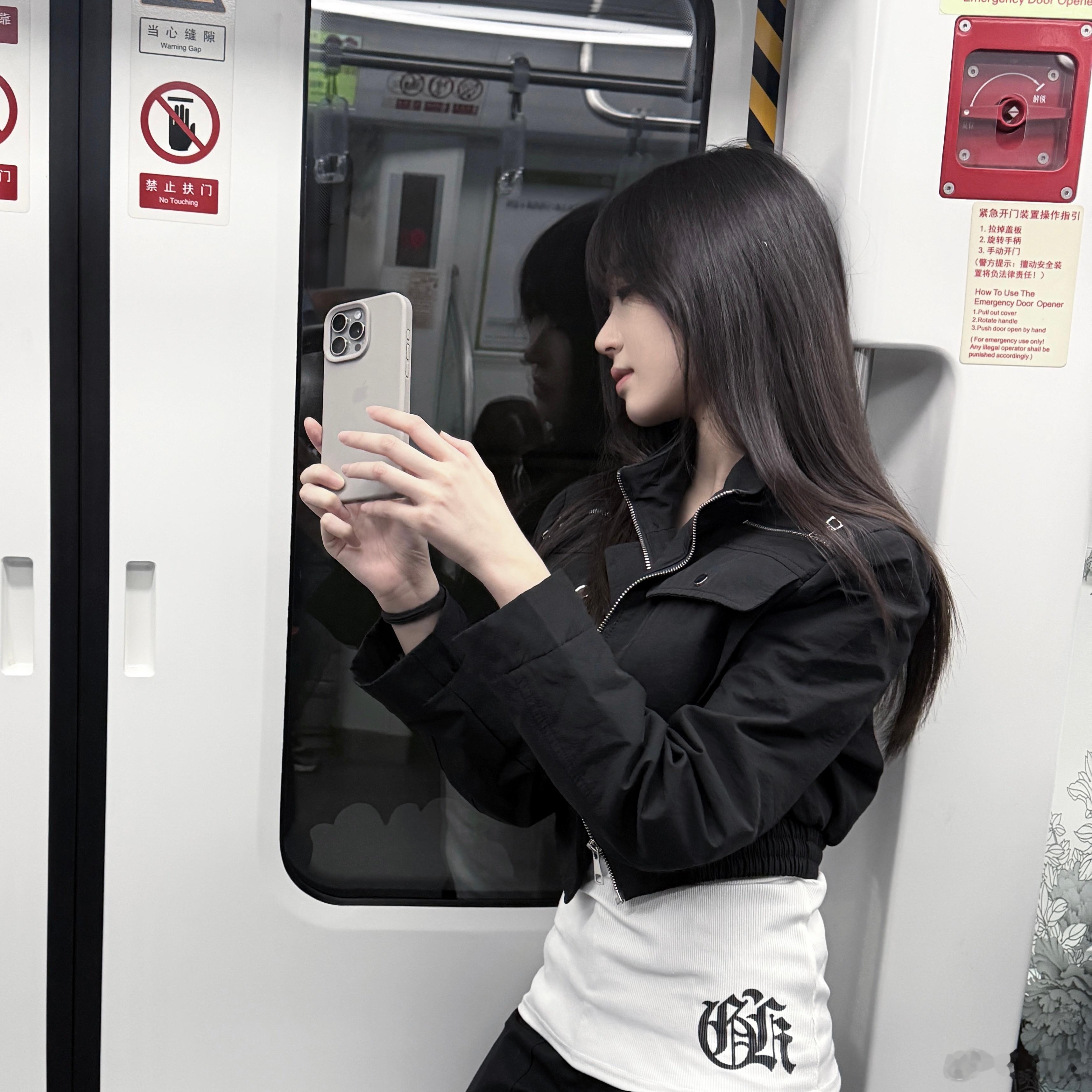 不过没关系我习惯在内耗中成长我已经不害怕一个人了​​​