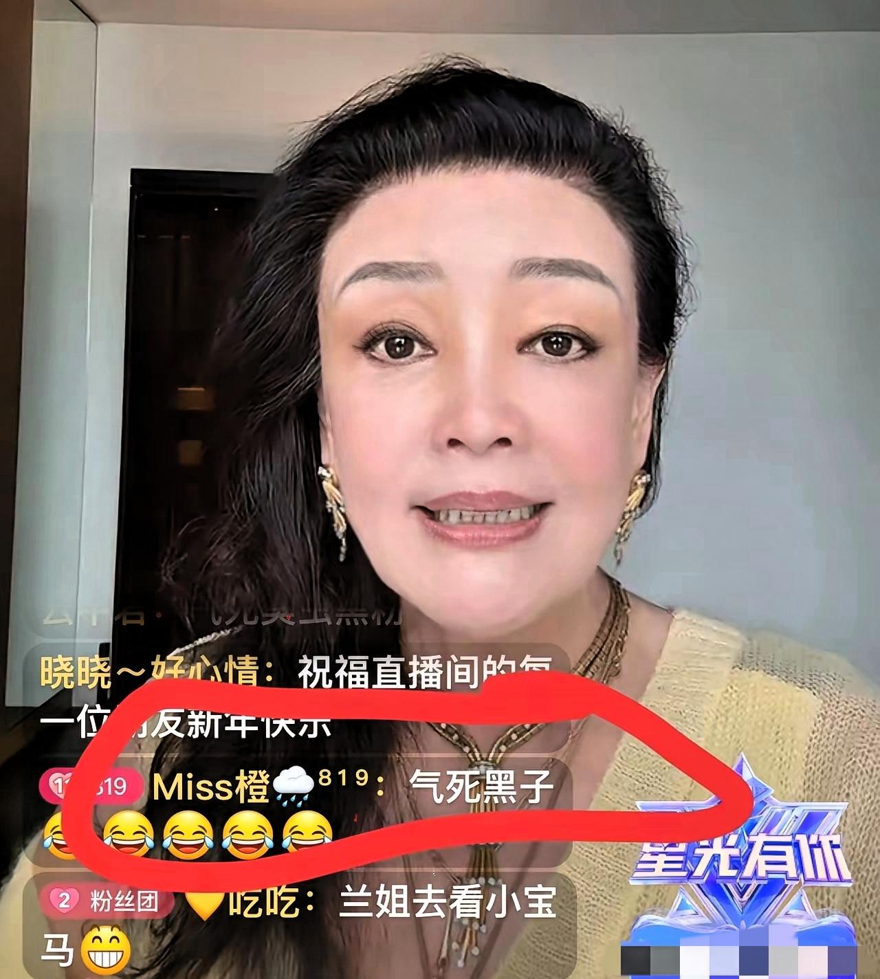 正月初八，张兰开播向粉丝报喜，称母子平安。她亲切地将新生宝宝唤作小七宝。这宝宝在