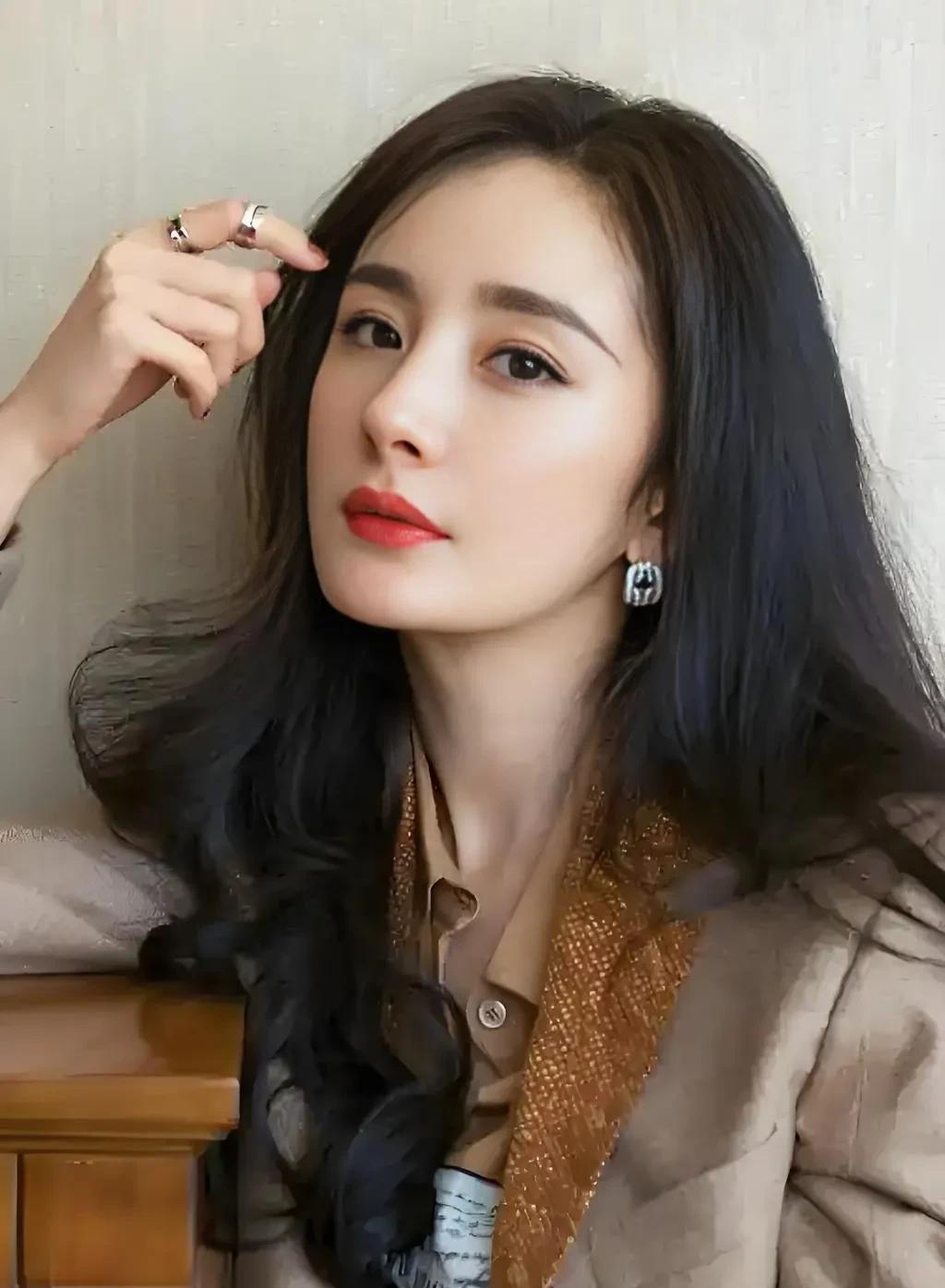 连追三集《生万物》，最担心的事还是发生了，先不说台词功底和演技咋样，就单单是