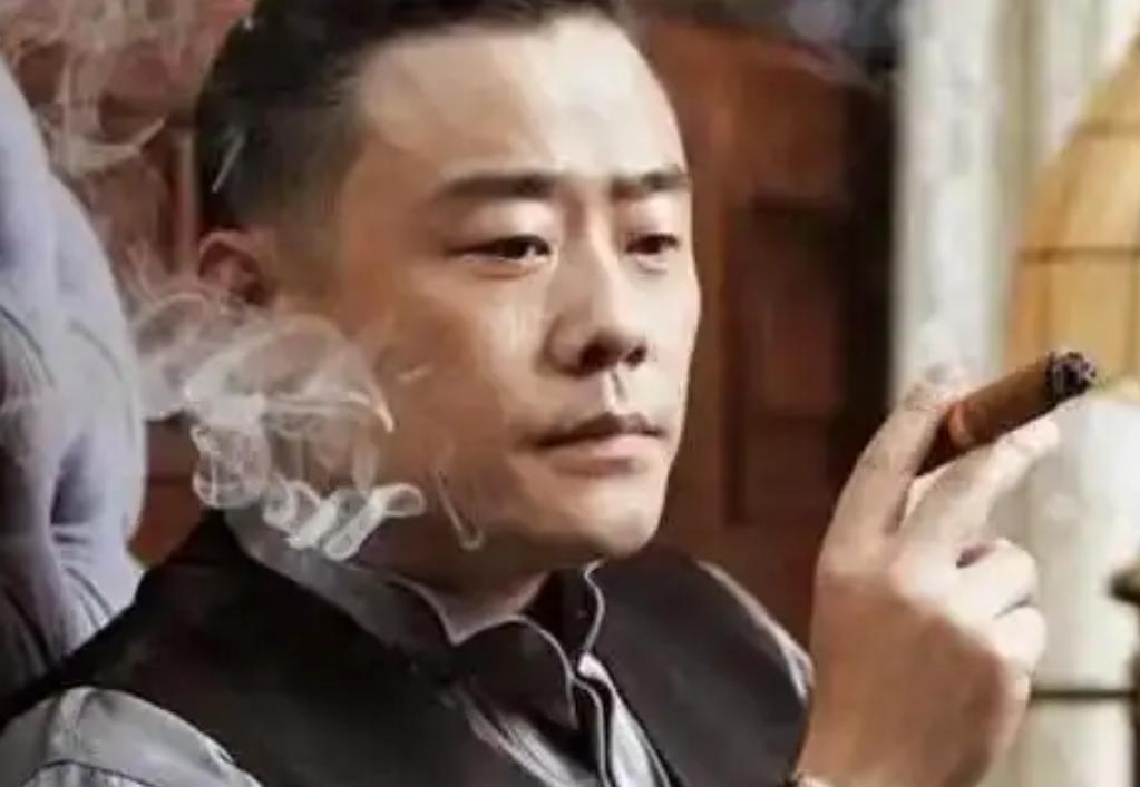 他是“海派清口”创始人，年收入能高达6000万，“早起吃虫草，睡前炖海参”，他