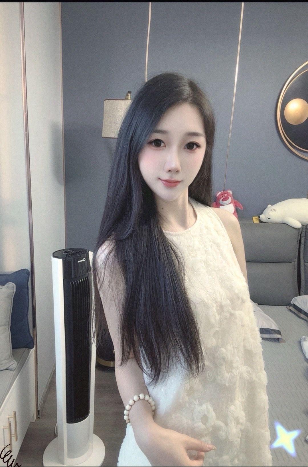 浙江某传媒学院校花美貌太绝了，网友直呼：这五官简直美到让人失语