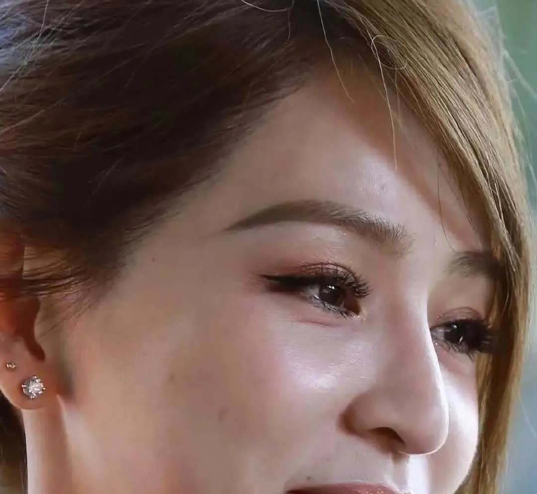 王心凌这素颜，脸上有疤都好看！
