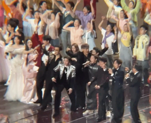 友好地帮助人家夫妻团聚后又大力把人家老公撞飞打跑了哈哈哈哈哈哈