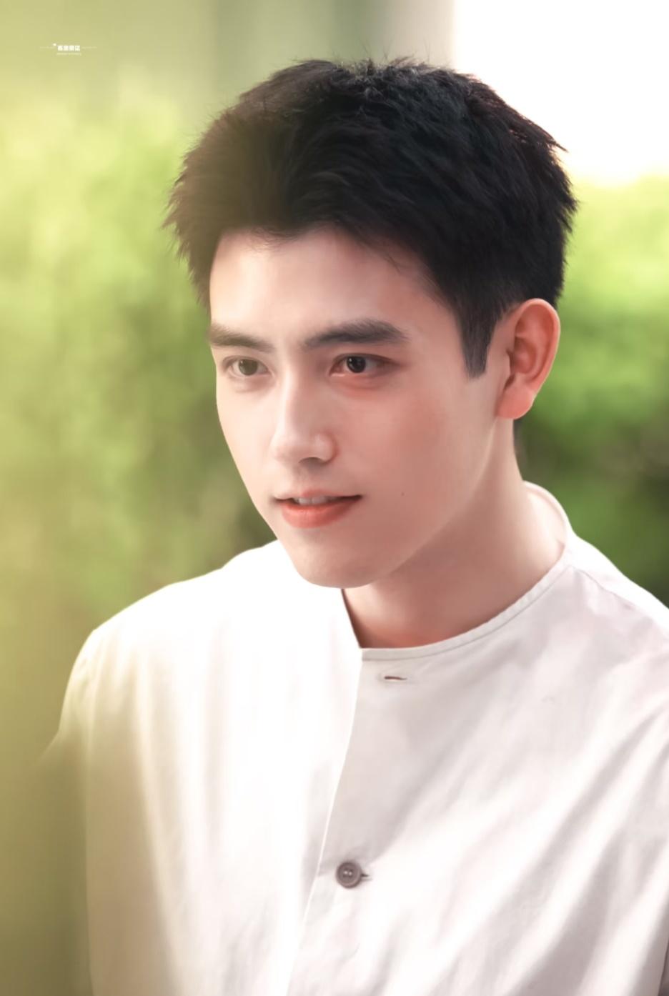 别盯着陈飞宇“星二代”出身和颜值羡慕了，他身上这一点，普通人根本学不来！