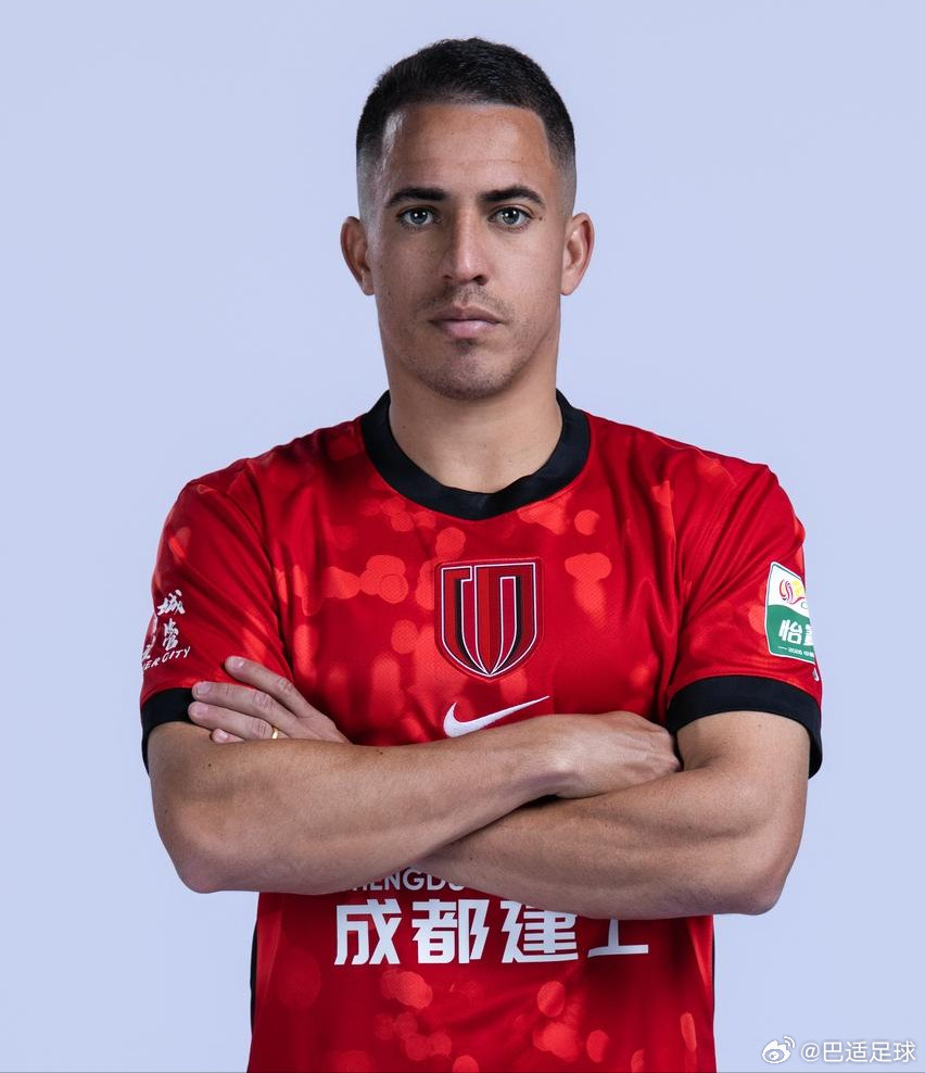 之前两场亚冠比赛，罗慕洛表现出来的状态令人担忧，原因在于当初对于新的战术有些不适