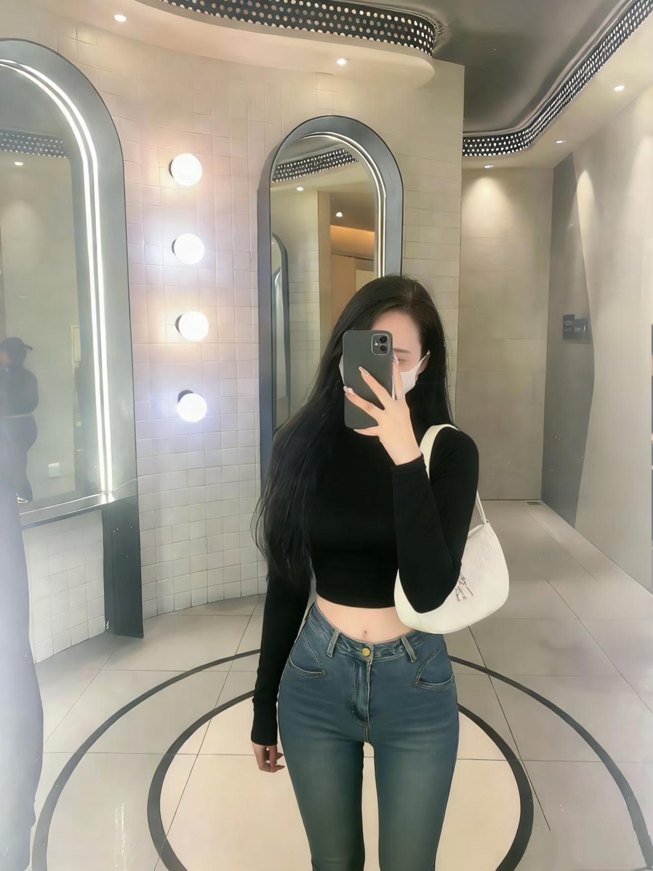 这才是自拍的正确方式[微笑]生活这么美好，当然要自拍呀，不然怎么记录生活中的美