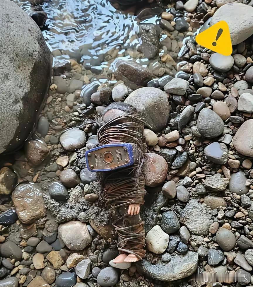 在河边看到的，有知道这是干什么的吗？