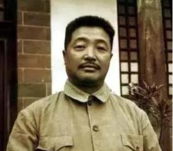 1936年7月，红二方面军进入松潘草地，没有吃的，贺龙突然提出钓鱼吃，众人差点惊