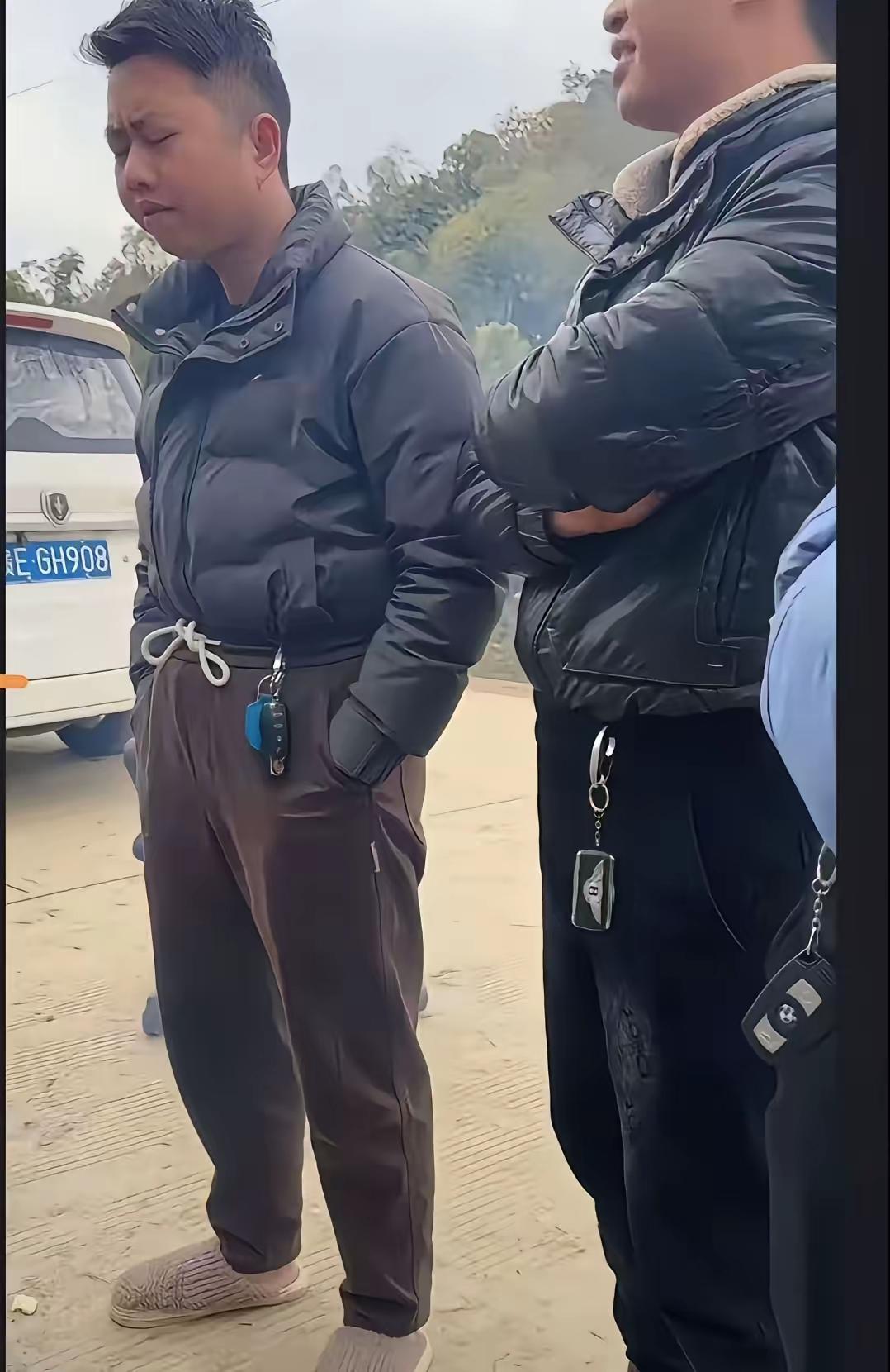 临近过年，又到了回老家开始装B的时候了。[笑着哭][笑着哭]