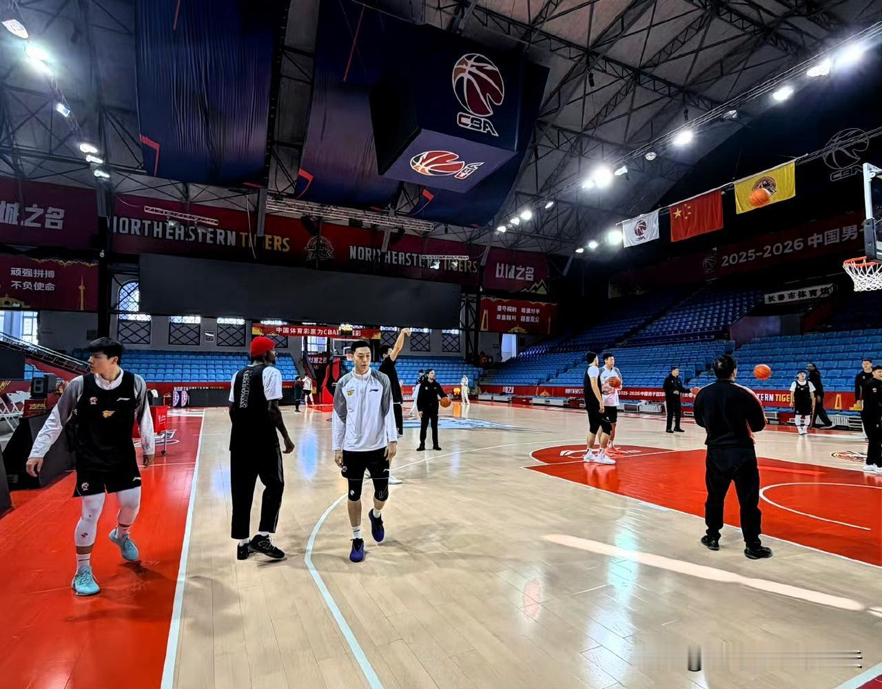 今晚广东男篮客场战吉林，3大速览+4点胜负关键3大速览：1.广东在适应场地