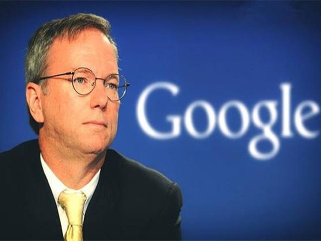 美国精英终于开始正视并承认中国的成就了。美国科技巨头谷歌前CEO施密特，最近在《