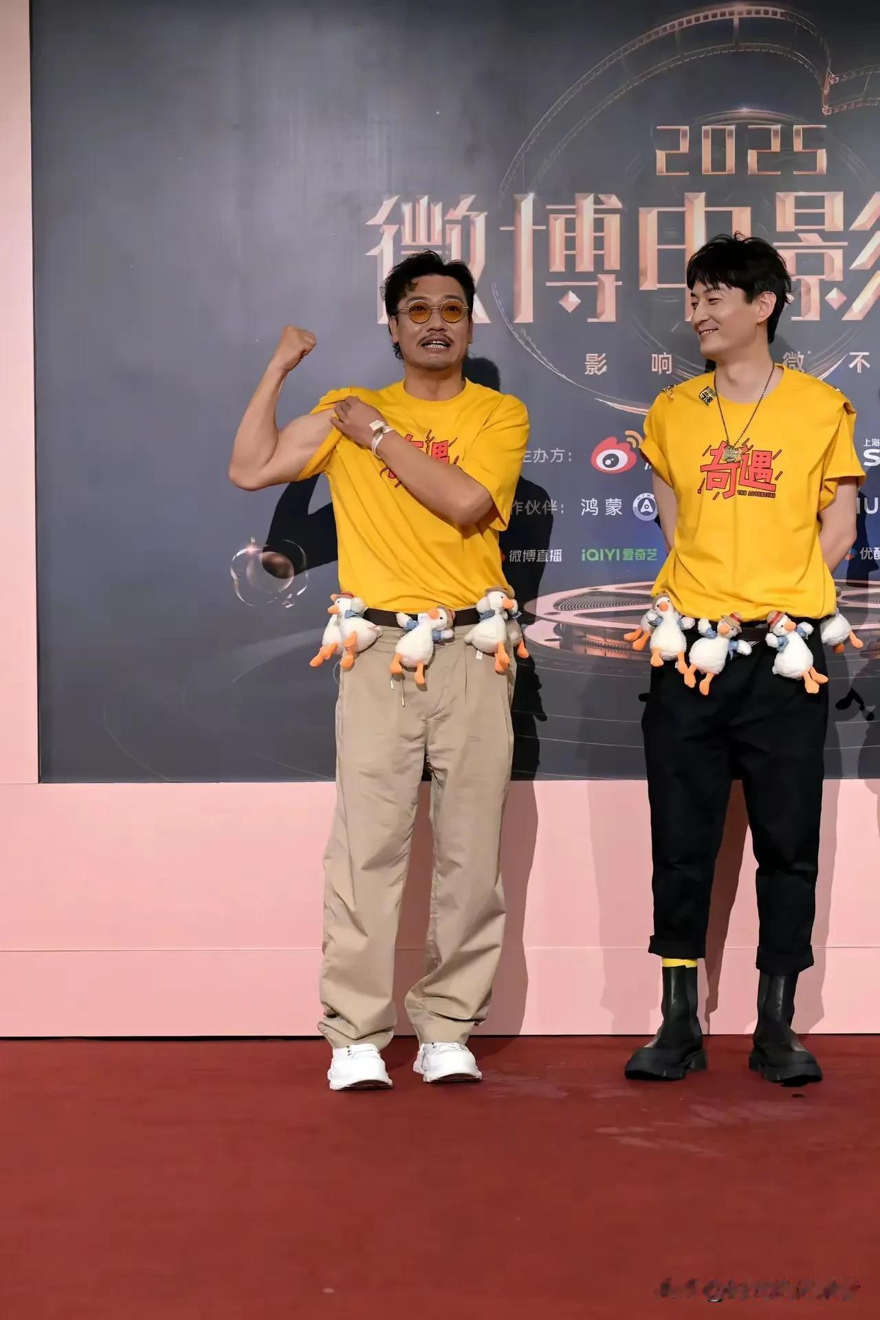 贾冰果然懂得中年男人的流量，两个月时间把自己瘦成了老年郑中基。这样自己又有话题