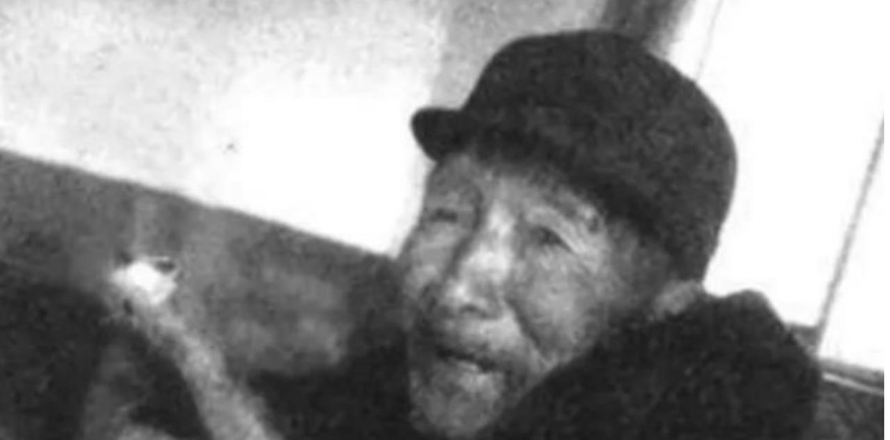 1943年，村民拉着一车大粪走进了八路军驻地，战士们闻讯之后，脸上乐开了花，一窝