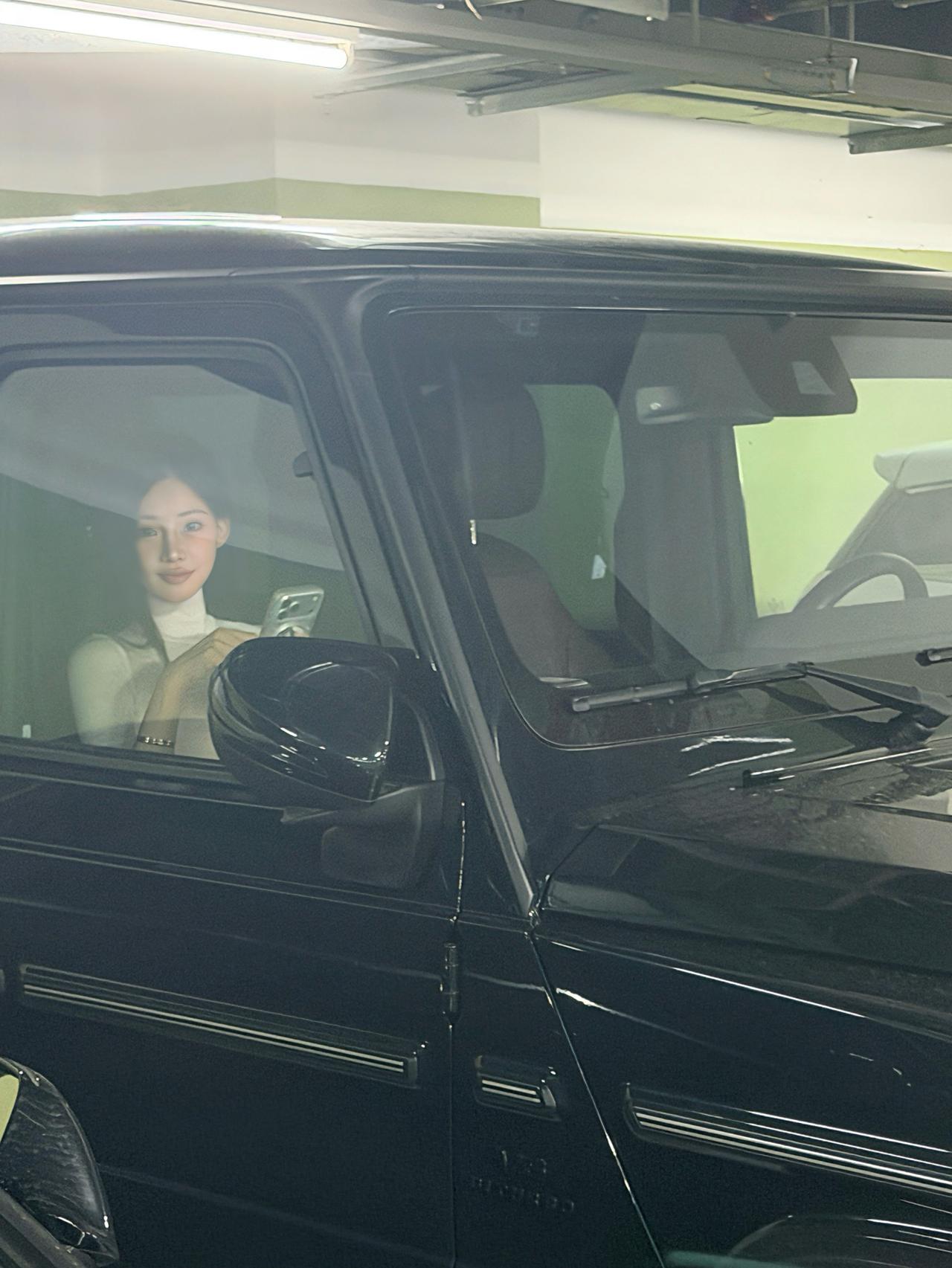 坐在奔驰大G里的女孩会有什么烦恼吗？