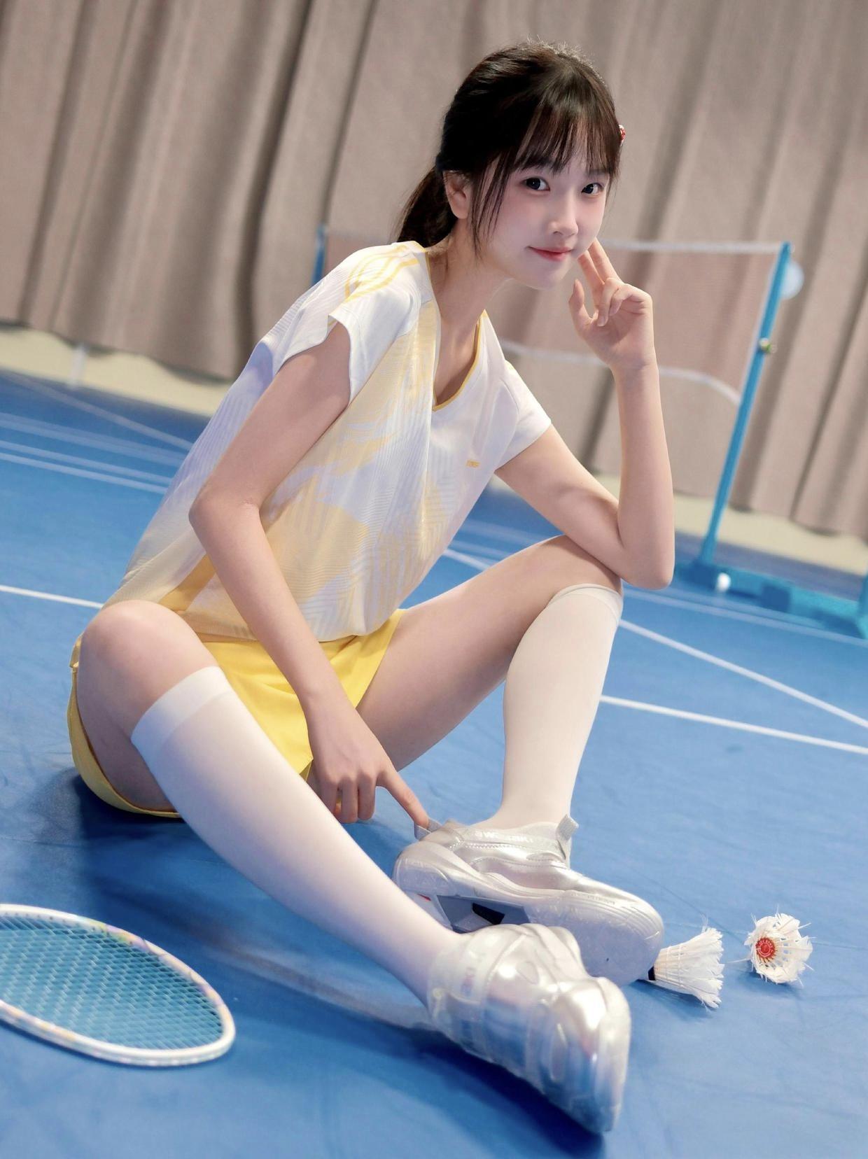 这组青春少女运动人像，跳出常规摆拍人像的刻板框架，以羽毛球运动为载体，塑造出鲜活