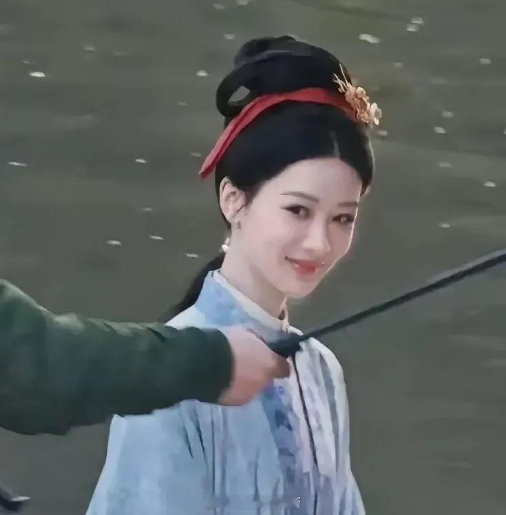 不是我说，颜值，恐怕也是迪丽热巴古装剧打不过杨紫古装剧的一大原因吧？​​​