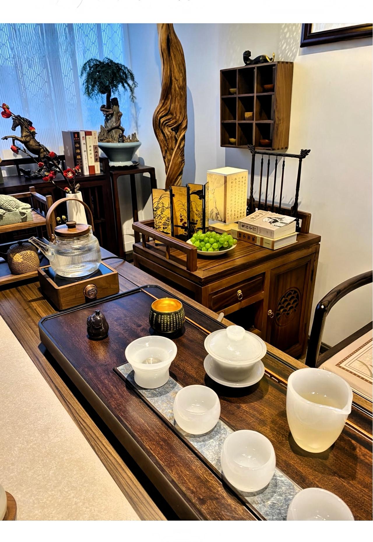 真正厉害的人，都懂得安放自己的情绪。不知道你发现没，推开家门那一刻的脸色，往