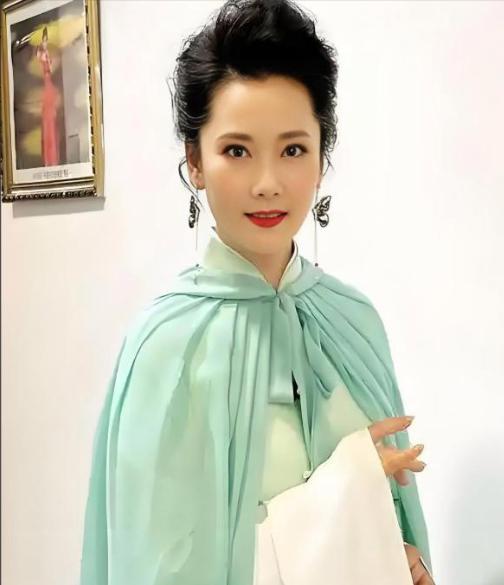 [点赞]1983年，20岁的何赛飞去老师家吃饺子，看到相片中老师的4个儿子，突