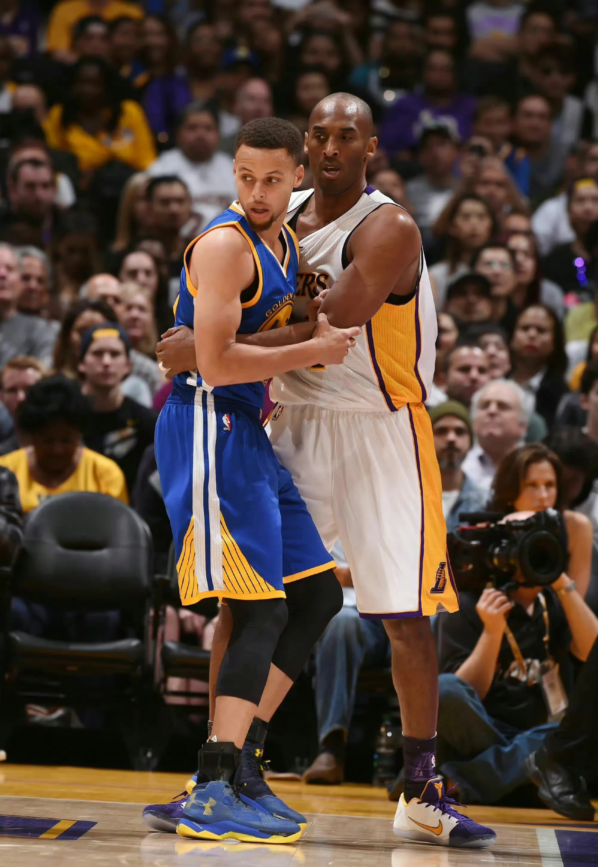 nba历史地位看什么最合理？为什么詹姆斯有很多标准？科比和詹姆斯比的时候，看冠