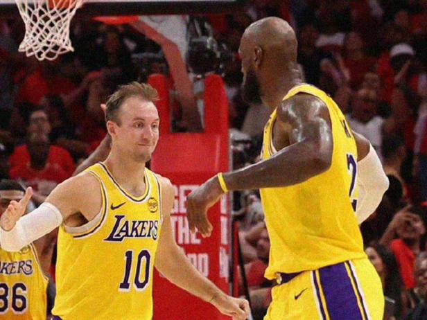 NBA季后赛首个3-0诞生！湖人112-108火箭，最大功臣非他莫属！北京