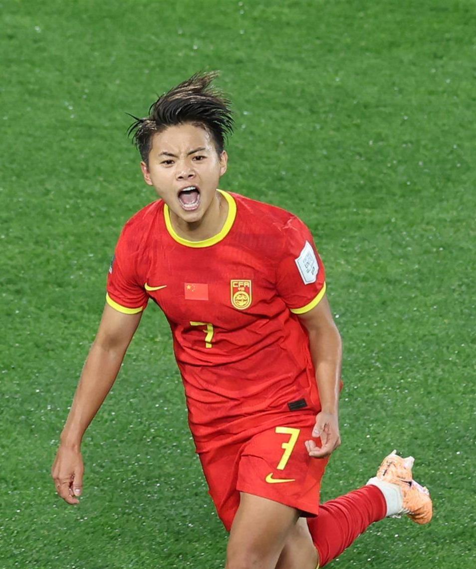 又是王霜，还是王霜，亚运会女足1/4决赛，中国女足对战越南女足，苦战到109分钟