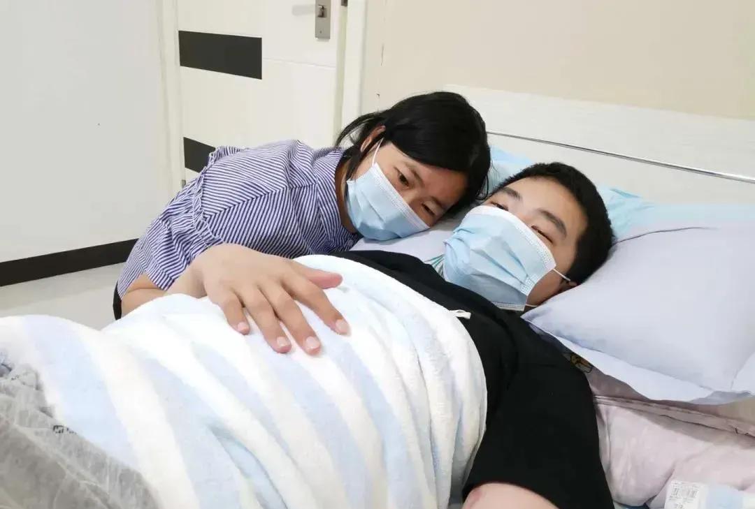 安徽一男孩以760分考入重点中学，谁料，开学前，他却查出白血病。近3万网友为他捐