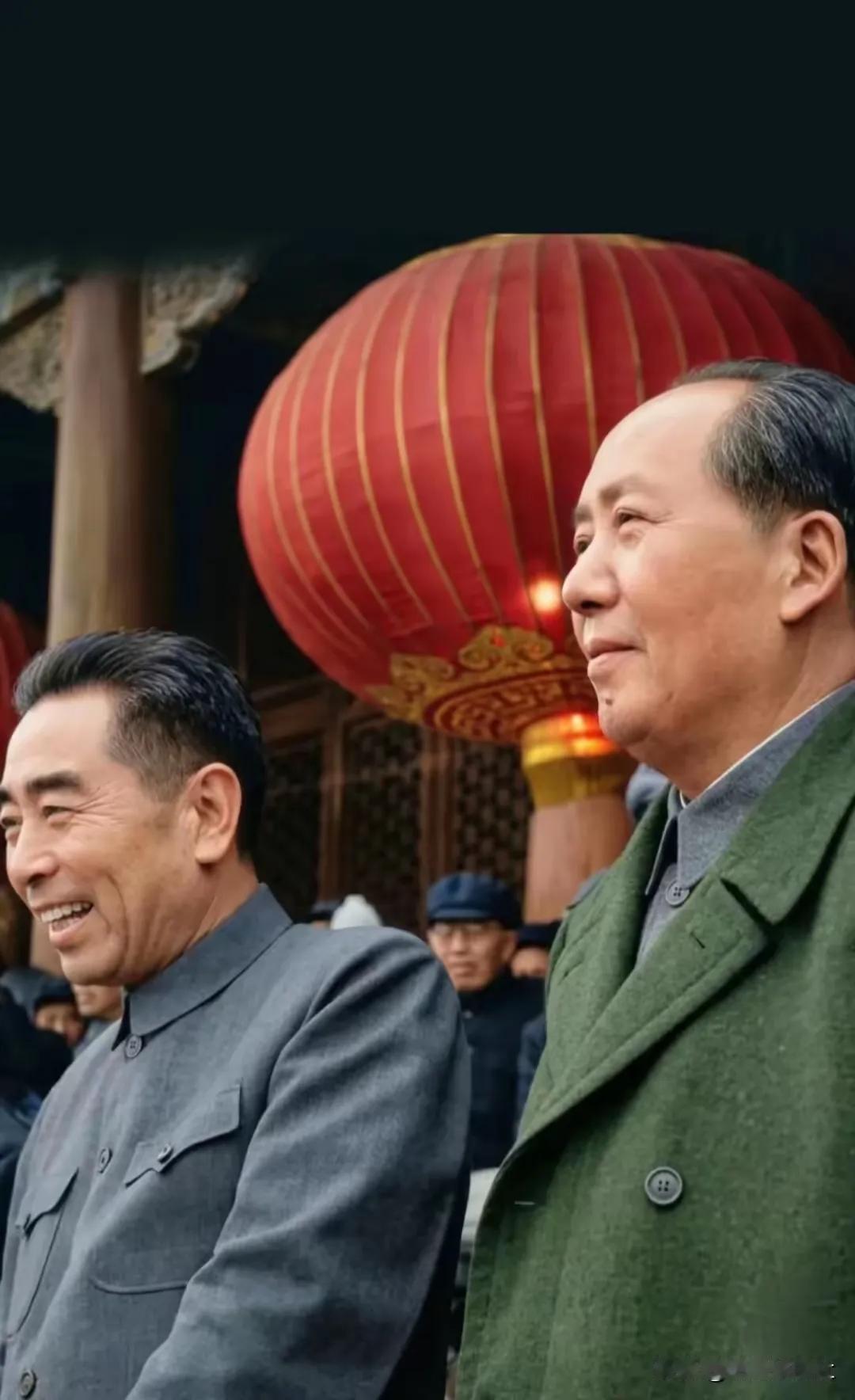 看了这些少见又珍贵的照片后，突然眼泪夺眶而出，因为一刹那想到，中国的伟人、领袖，