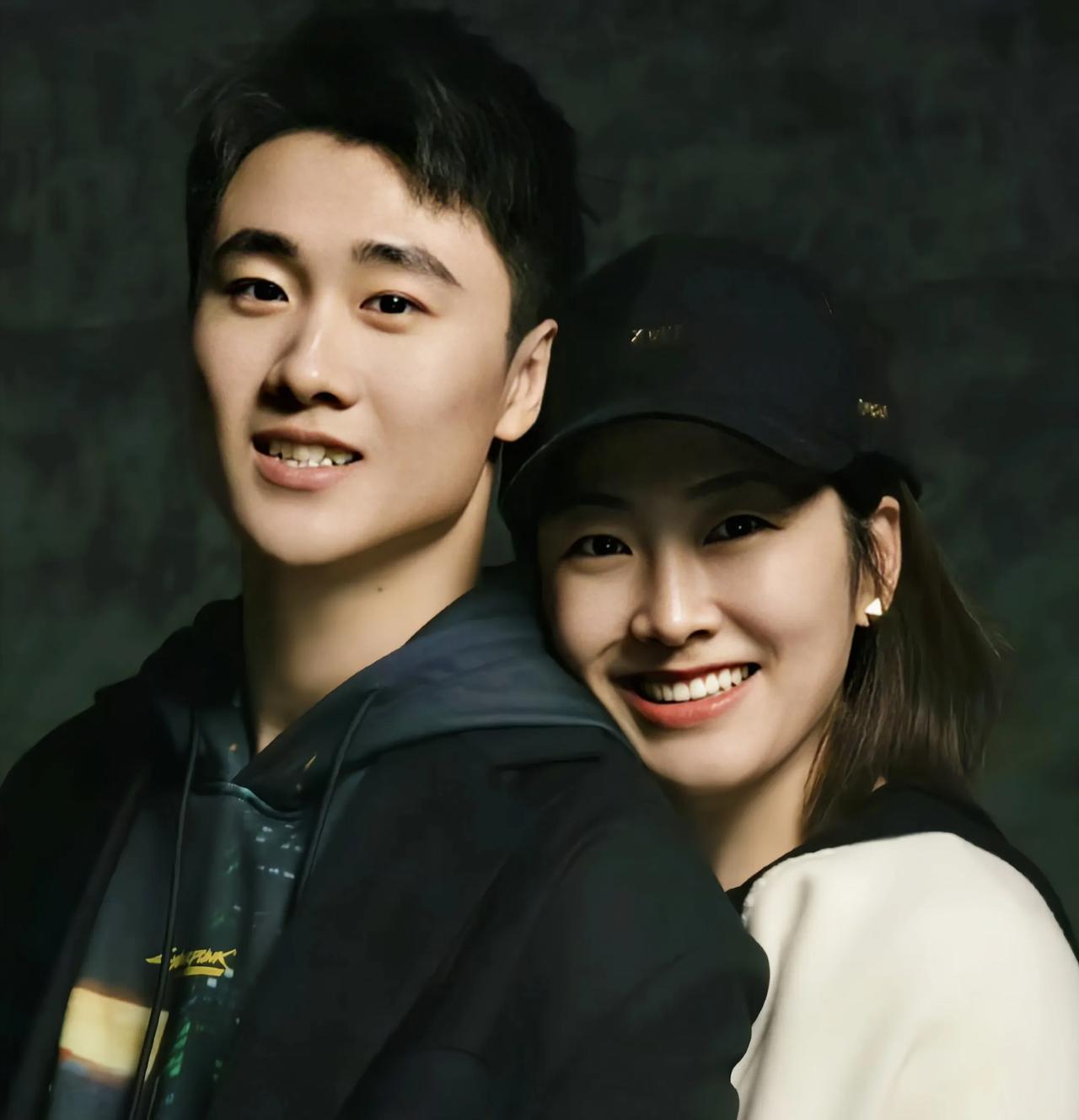 看完徐梦桃这事儿，我突然有点理解她为什么选王心迪了。说起来，他俩差5岁，他第