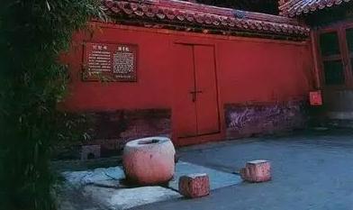 故宫所有的井水是不能喝的，故宫有72口水井，但是没有一口井水可以去喝，为什么？