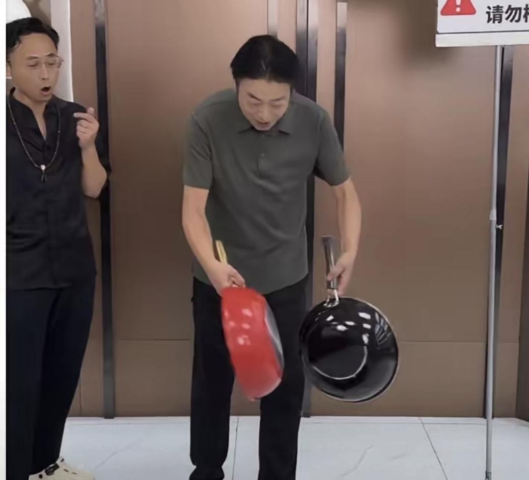 家人们，姐姐们，晚上好；姗姗今天一定说道说道这个事儿！前两天，网上有个“主播好用