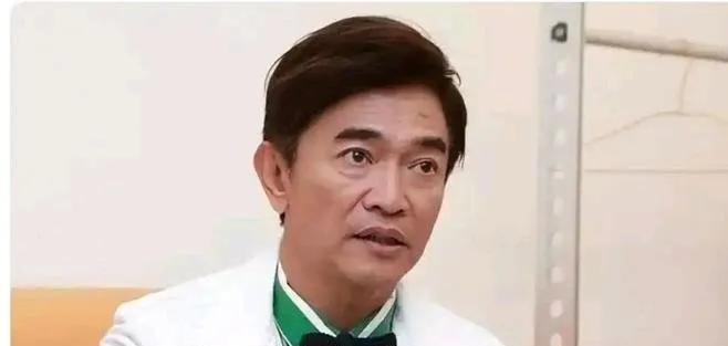 吴宗宪搬起石头砸自己脚了。在直播里说小s没家教，可是自己才是经不住扒。当年