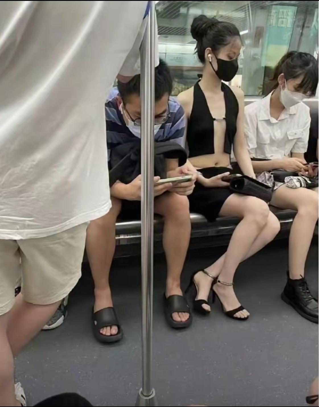 男扮女装吗？[哭哭]