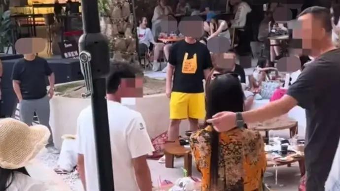 云南，一男子飞3000公里，去西双版纳热带花卉园游玩，又消费88元，在景区咖啡厅