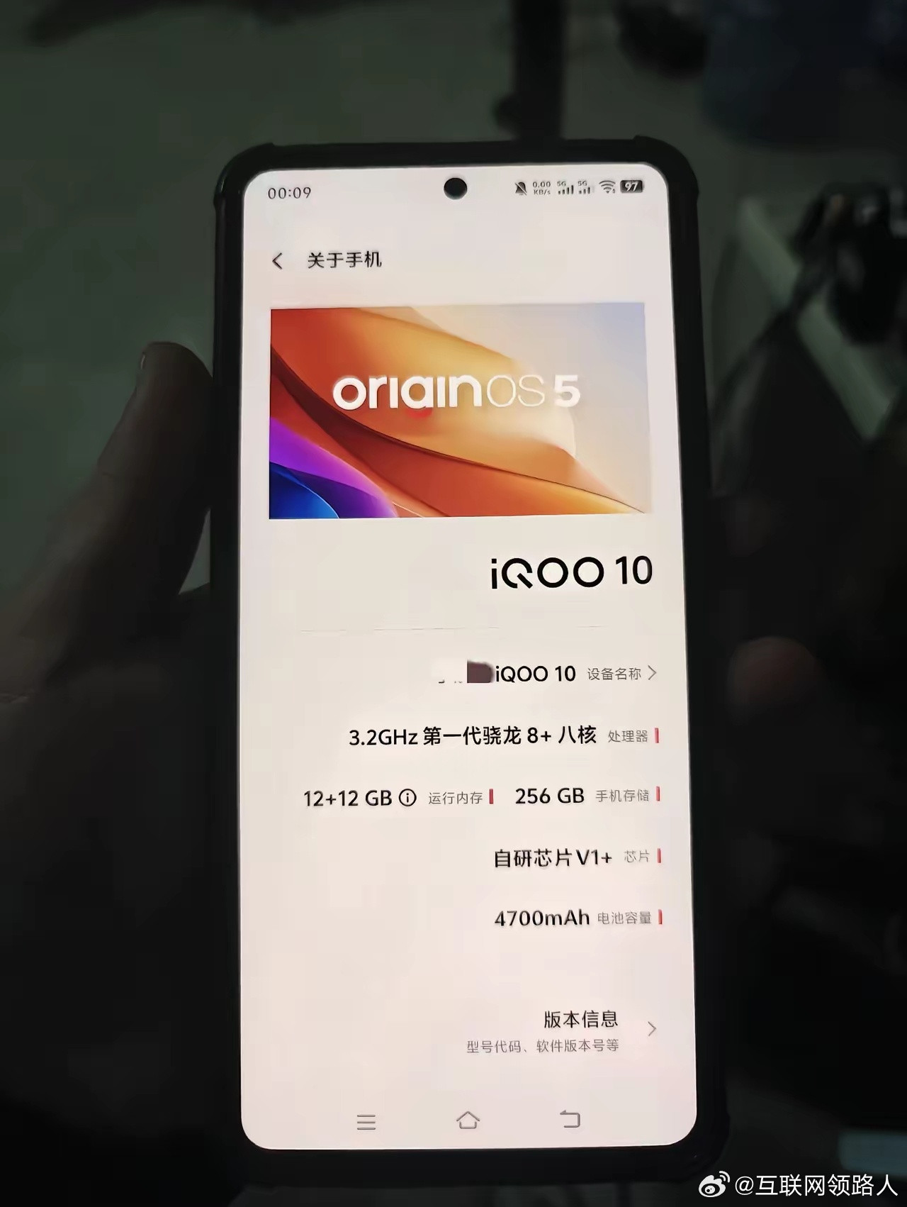 这部手机是我室友的，我真的有点看不懂他的操作。手机都已经明显烧屏了，还一直在用。