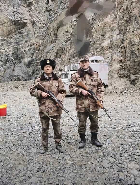 缴获的印度因萨斯步枪