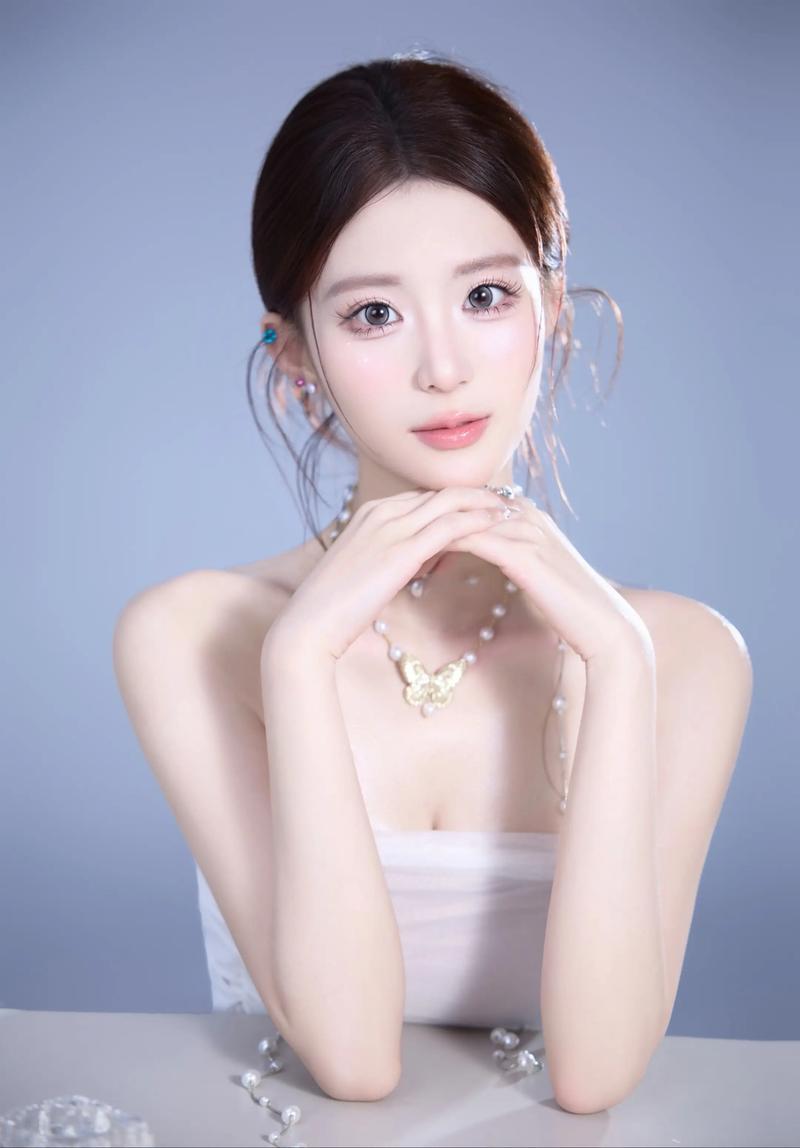 王女士恋爱两年花了男友200多万元，提分手，拉黑男友。女士认为自己与男友恋爱两年