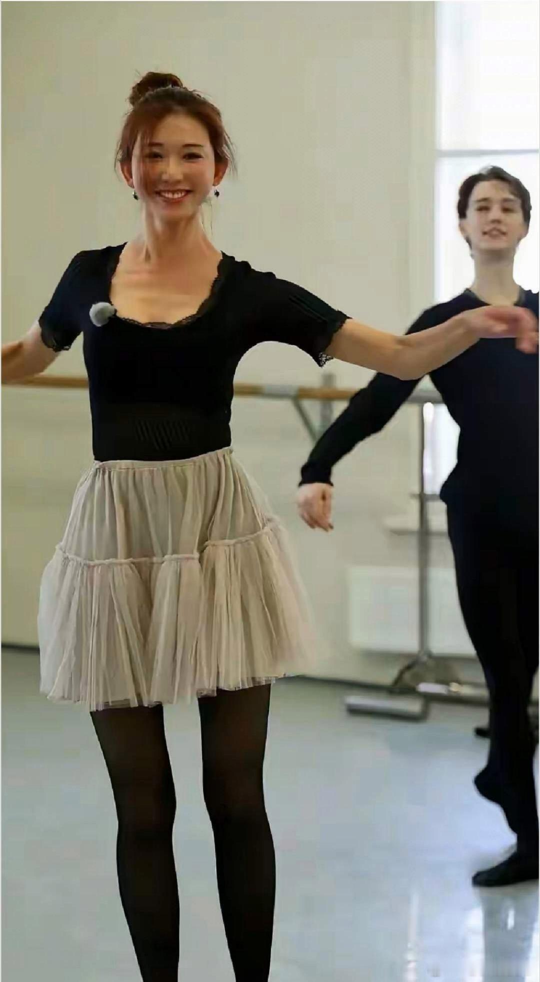 林志玲跳舞状态绝了，50岁还这么棒，真叫人羡慕。