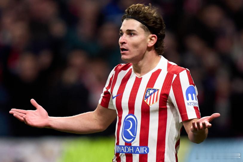 据绿帽哥indykaila消息，马竞前锋阿尔瓦雷斯希望重回英超，据传切尔西已展开