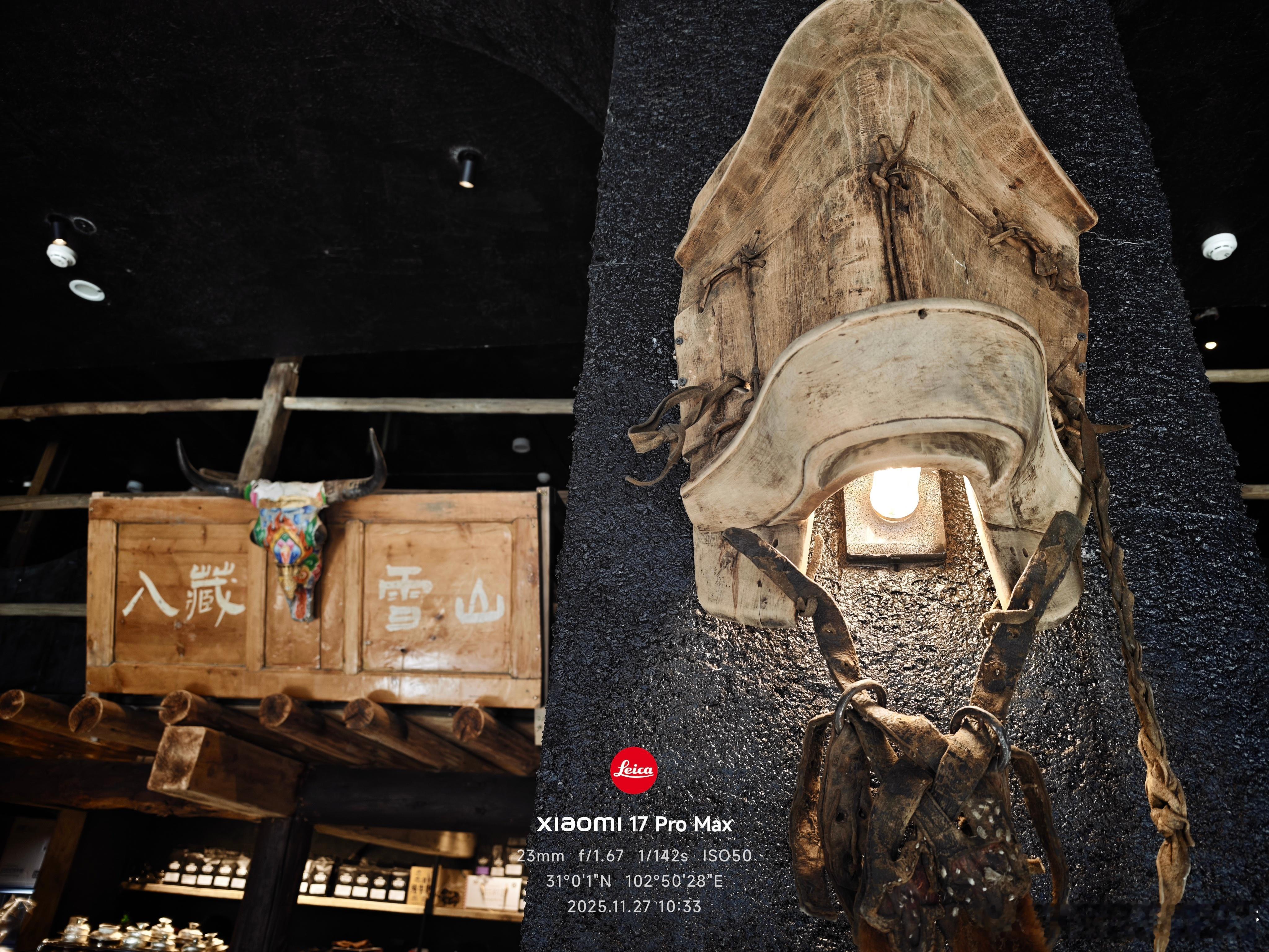 早上在四姑娘山镇逛到一家咖啡店，环境不错，推荐给大家～有一些蛮有创意的饮品，比如