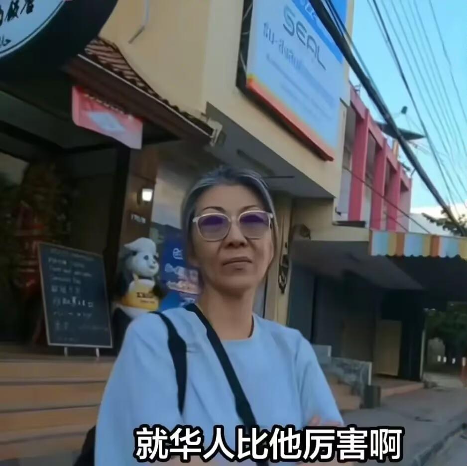 一个泰国华人说：她们在泰国生活，无论走到哪里，只要交流的时候说中文，泰国人听到后