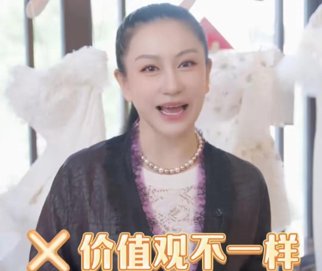 她说拒绝给马晓梅设计婚纱，被马晓梅否认，并怒斥不要蹭流量。高定设计师兰玉，也就