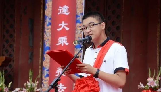 一名在美国斯坦福大学留学的中国学生，以吃不惯美国菜为由，拒绝100万美元年薪毅然