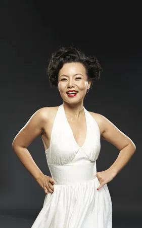2024年10月，龚琳娜与老锣宣布离婚。近日，龚琳娜首谈离婚内幕，称两人关系如藤