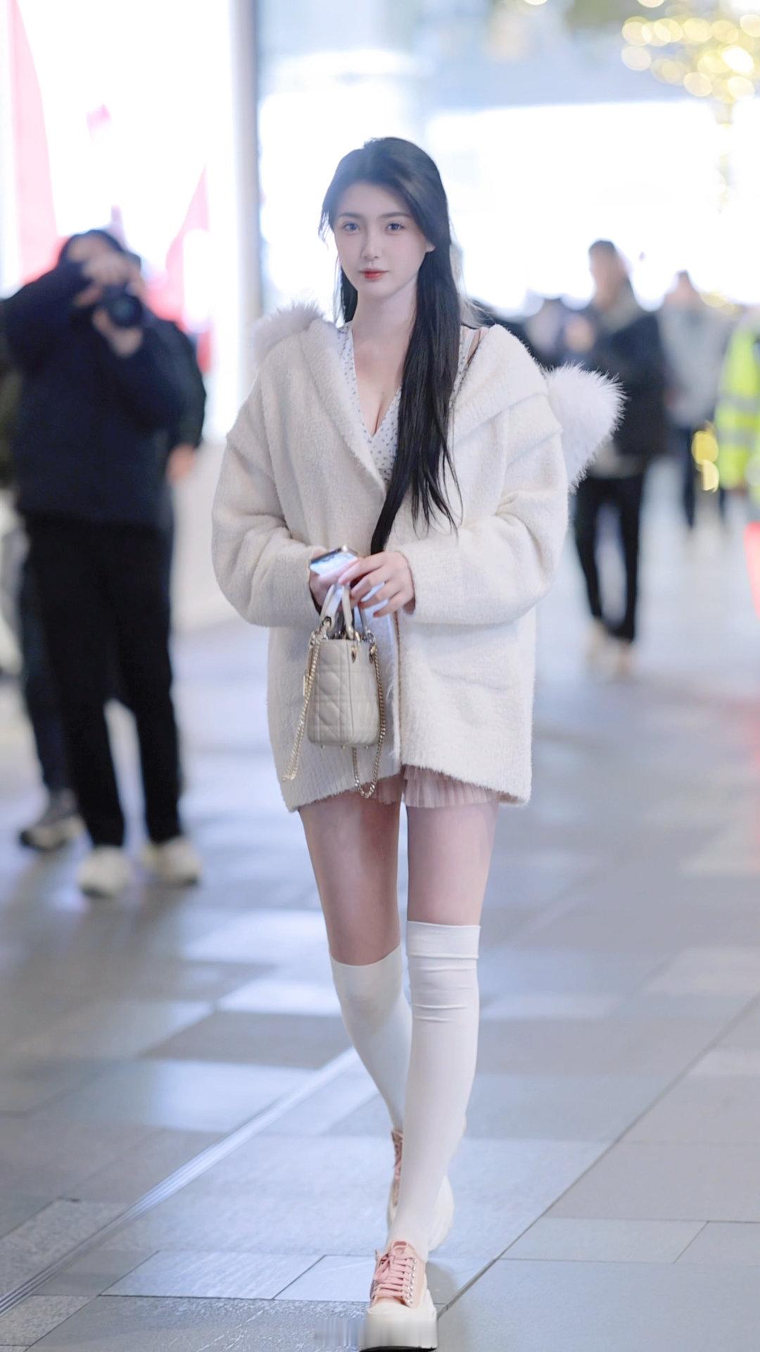 【成都街拍】周四，宝贝们早安！丨摄影拍照每日穿搭